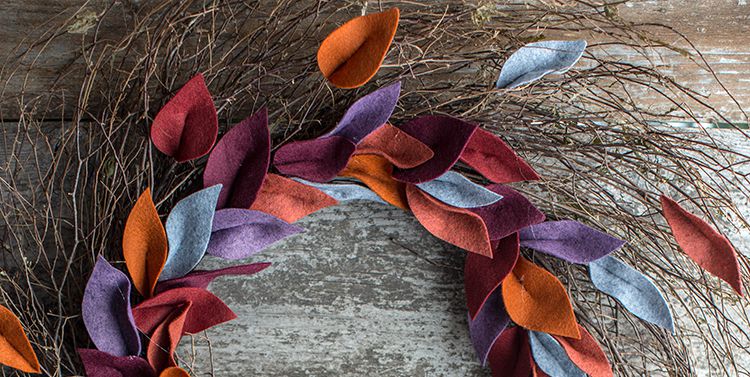 https://paintpower.net/wp-content/uploads/2018/11/diy-fall-felt-leaf-wreath-1533157611.jpg